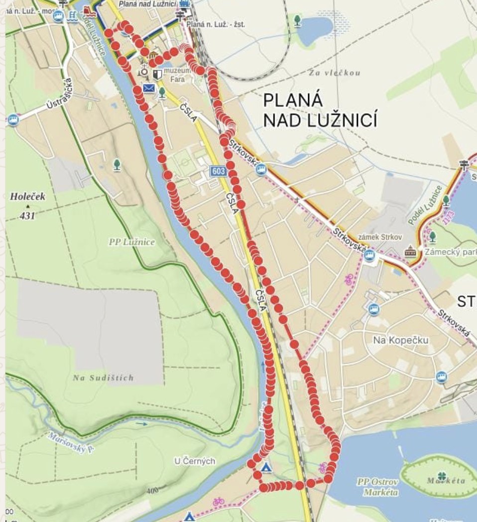 Mapa trasy hlavního běhu na 5 km Plánou nad Lužnicí, trasa je vyznačená červeně